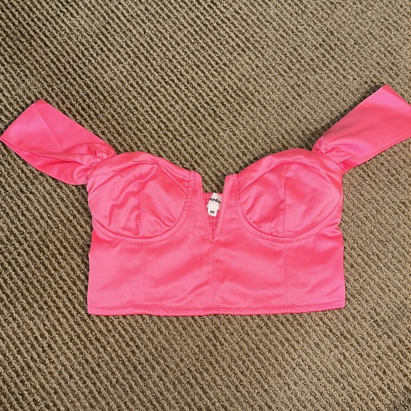 NEW Superdown/Revolve Top - Picture 2 of 4